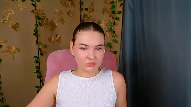 Snapshot of Glory_air chatting on 06/20/26, 04:39 Glory air online show from 06/20/26, 04:39