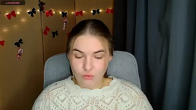 Snapshot of Glory_air chatting on 12/16/25, 07:56 Glory air online show from 12/16/25, 07:56