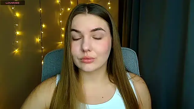 Snapshot of Glory_air chatting on 10/22/25, 07:41 Glory air online show from 10/22/25, 07:41