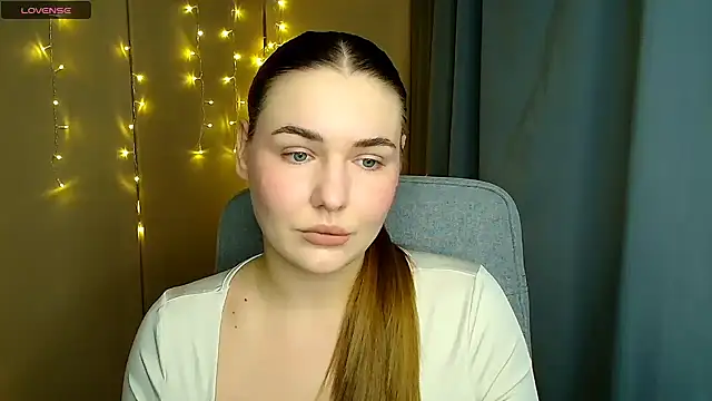 Snapshot of Glory_air chatting on 11/13/25, 12:31 Glory air online show from 11/13/25, 12:31