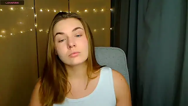 Snapshot of Glory_air chatting on 12/01/25, 08:15 Glory air online show from 12/01/25, 08:15