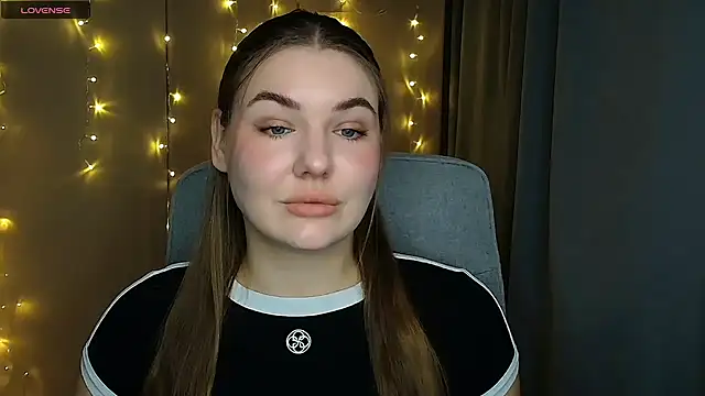 Snapshot of Glory_air chatting on 10/29/25, 08:24 Glory air online show from 10/29/25, 08:24