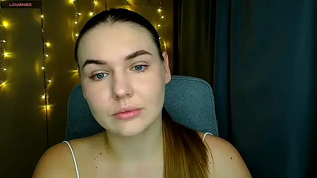 Snapshot of Glory_air chatting on 10/23/25, 06:34 Glory air online show from 10/23/25, 06:34