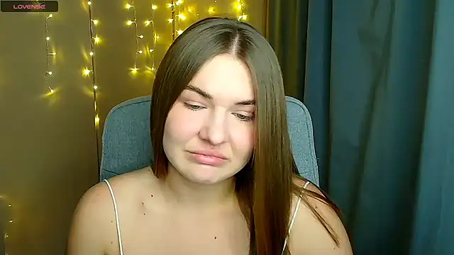 Snapshot of Glory_air chatting on 11/17/25, 09:24 Glory air online show from 11/17/25, 09:24