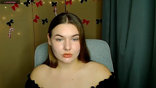 Snapshot of Glory_air chatting on 12/18/25, 07:57 Glory air online show from 12/18/25, 07:57