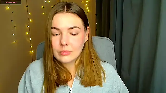 Snapshot of Glory_air chatting on 11/19/25, 09:09 Glory air online show from 11/19/25, 09:09