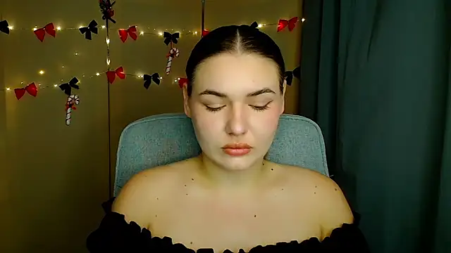 Snapshot of Glory_air chatting on 12/03/25, 08:36 Glory air online show from 12/03/25, 08:36