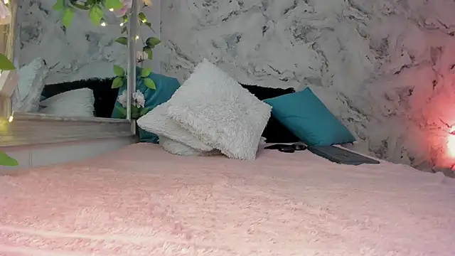 Snapshot of Bella_desi_ chatting on 01/12/26, 01:51 Bella desi online show from 01/12/26, 01:51