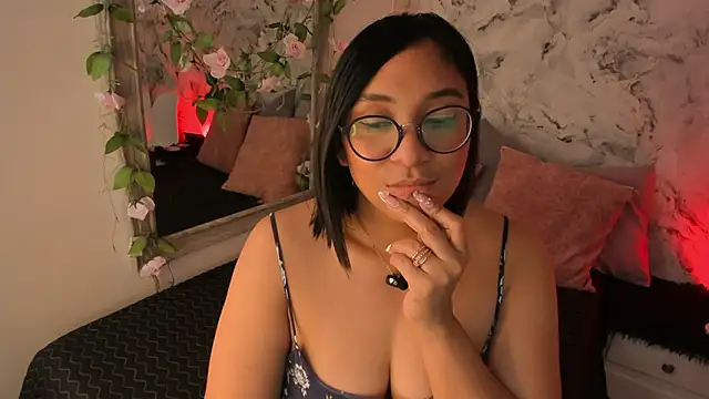 Snapshot of Bella_desi_ chatting on 05/27/26, 02:02 Bella desi online show from 05/27/26, 02:02