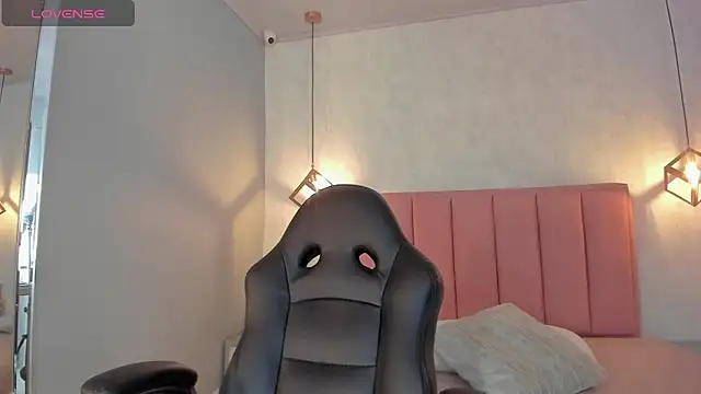 SUNNYCYRUS online show from 11/04/25, 12:42