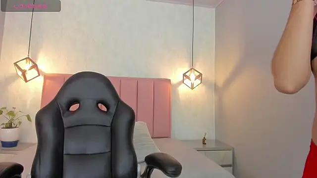 SUNNYCYRUS online show from 10/31/25, 12:35