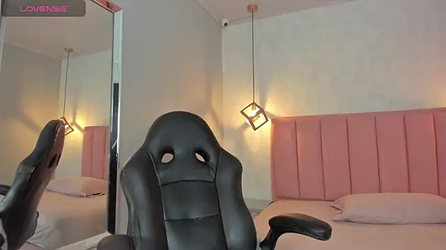 SUNNYCYRUS online show from 03/25/26, 12:48