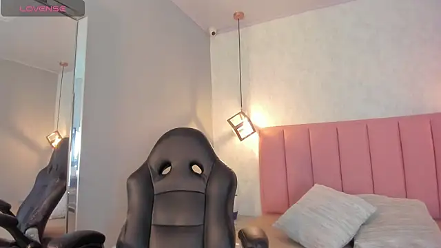 SUNNYCYRUS online show from 10/24/25, 12:26