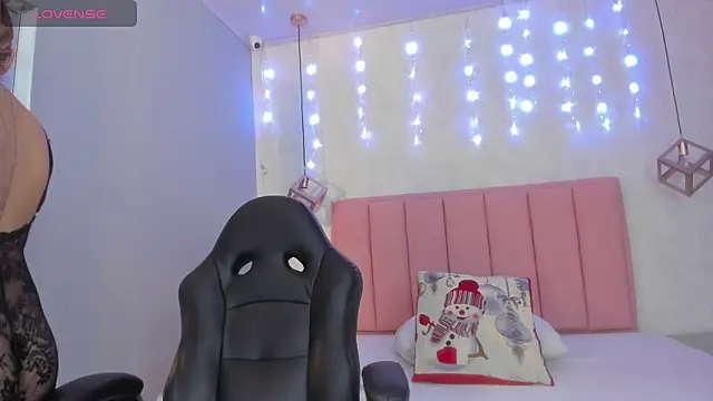 SUNNYCYRUS online show from 12/15/25, 12:44