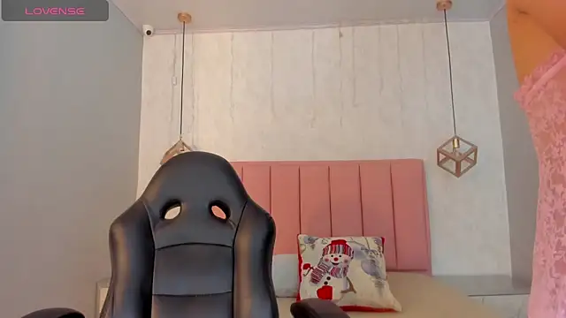 SUNNYCYRUS online show from 12/20/25, 12:41