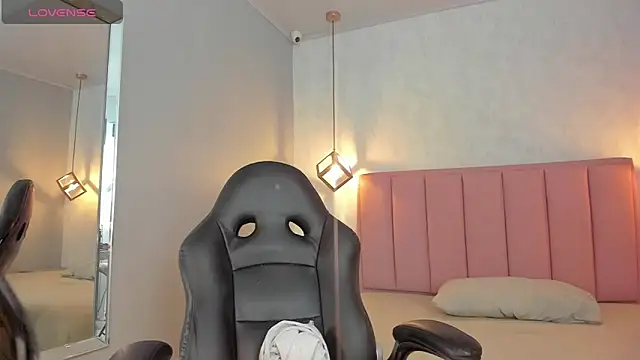 SUNNYCYRUS online show from 03/13/26, 12:43