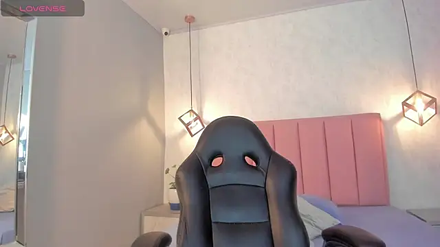 SUNNYCYRUS online show from 11/05/25, 12:30