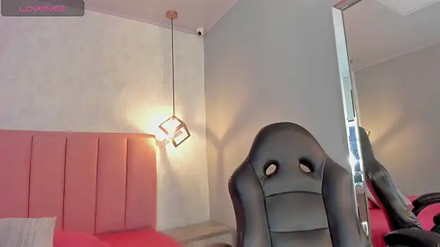 SUNNYCYRUS online show from 10/22/25, 12:37