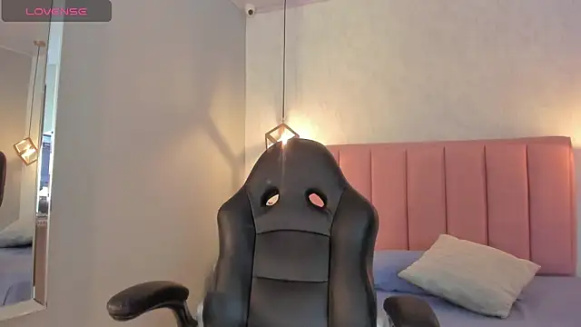 SUNNYCYRUS online show from 11/01/25, 12:43