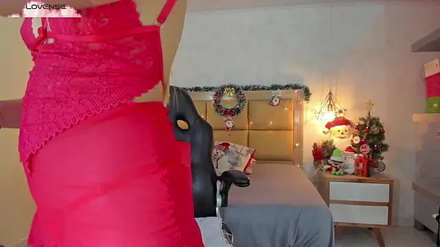 SUNNYCYRUS online show from 12/18/25, 12:42