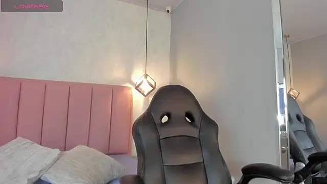 SUNNYCYRUS online show from 10/21/25, 12:48