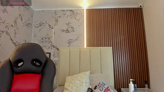 SUNNYCYRUS online show from 11/14/25, 12:31