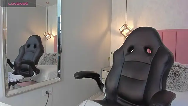 SUNNYCYRUS online show from 10/04/25, 12:39