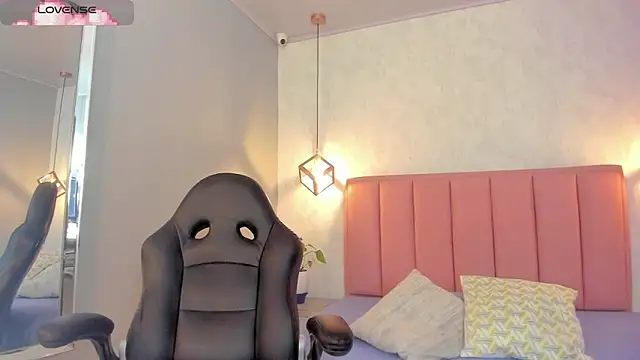 SUNNYCYRUS online show from 11/06/25, 12:31