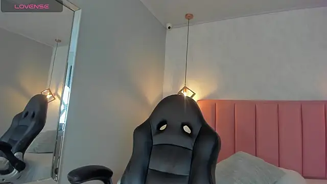 SUNNYCYRUS online show from 10/25/25, 12:28