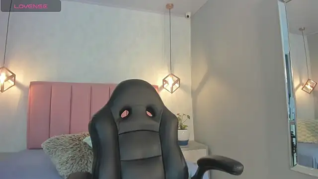 SUNNYCYRUS online show from 11/07/25, 12:31