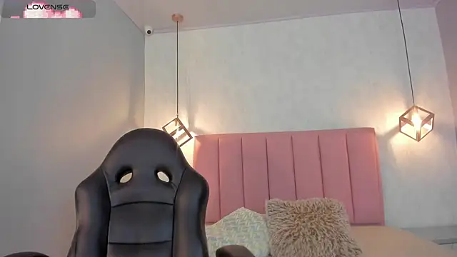 SUNNYCYRUS online show from 11/20/25, 12:50