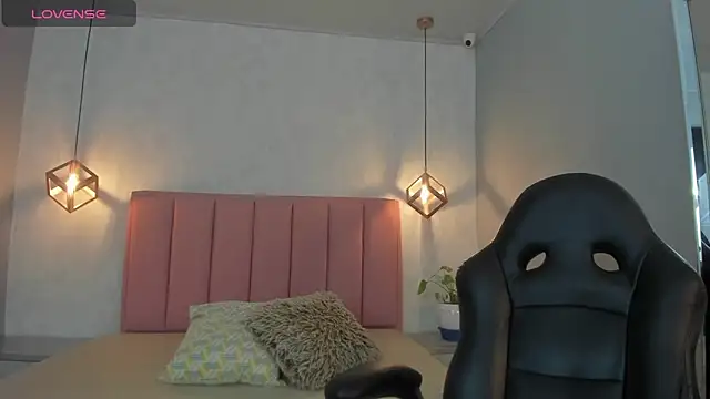 SUNNYCYRUS online show from 11/11/25, 12:33