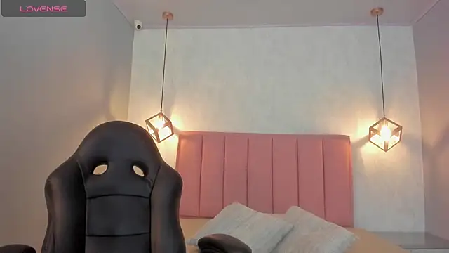 SUNNYCYRUS online show from 10/29/25, 12:26