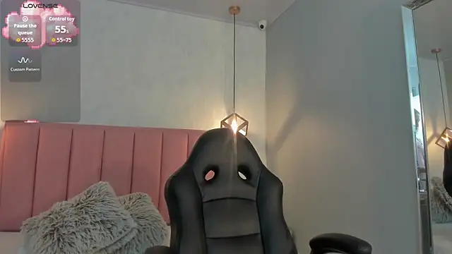 SUNNYCYRUS online show from 10/15/25, 12:46