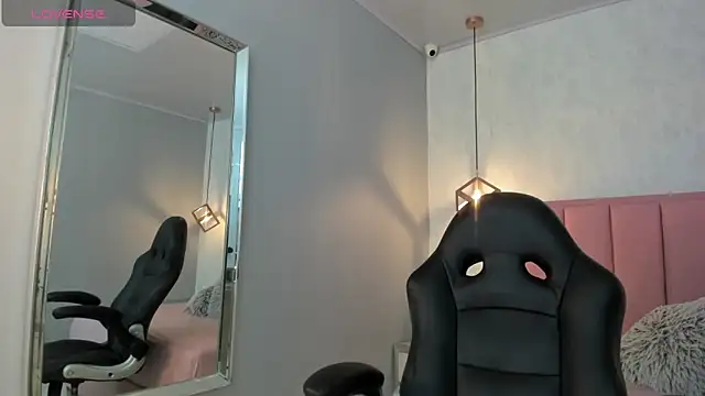 SUNNYCYRUS online show from 10/01/25, 12:31