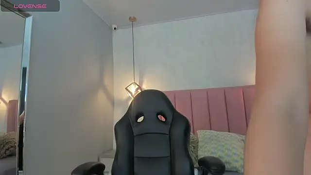 SUNNYCYRUS online show from 11/10/25, 12:32