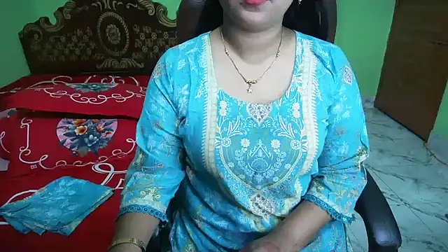Snapshot of BengaliQueenStar chatting on 05/16/26, 04:39 BengaliQueenStar online show from 05/16/26, 04:39