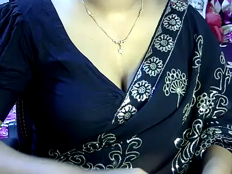 Snapshot of BengaliQueenStar chatting on 03/08/25, 05:11 BengaliQueenStar online show from 03/08/25, 05:11