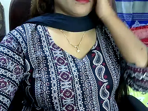 Snapshot of BengaliQueenStar chatting on 02/24/25, 08:36 BengaliQueenStar online show from 02/24/25, 08:36