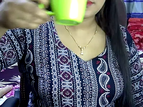 Snapshot of BengaliQueenStar chatting on 02/27/25, 07:37 BengaliQueenStar online show from 02/27/25, 07:37