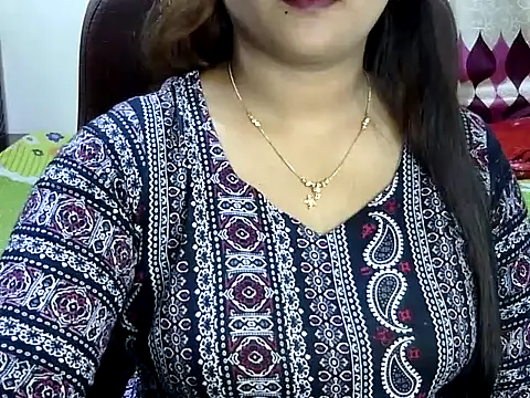 Snapshot of BengaliQueenStar chatting on 03/22/25, 10:48 BengaliQueenStar online show from 03/22/25, 10:48