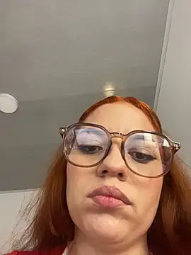 Snapshot of sophia_goth chatting on 11/28/25, 12:00 sophia goth online show from 11/28/25, 12:00