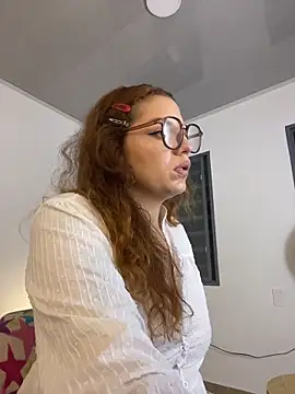 Snapshot of sophia_goth chatting on 10/28/25, 01:28 sophia goth online show from 10/28/25, 01:28