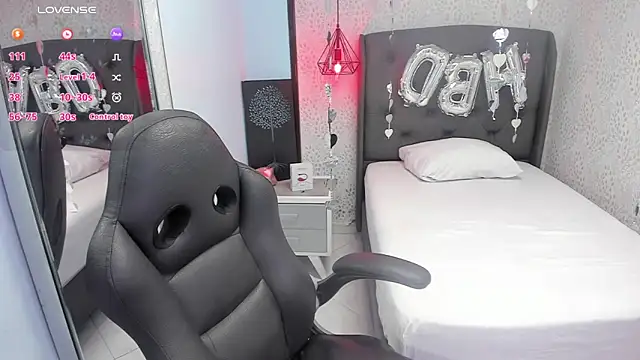 SUZETMONACO online show from 11/22/25, 07:35