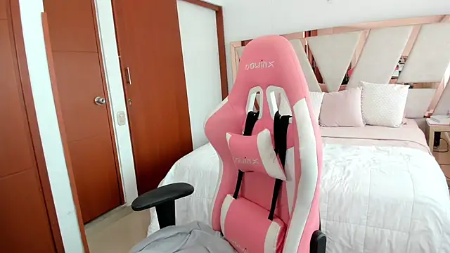 emma lopes online show from 11/16/25, 07:40