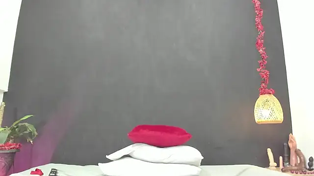 Luna smit08 online show from 11/12/25, 08:34