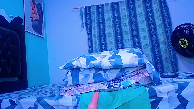 Snapshot of cristinapuerta- chatting on 12/28/24, 08:25 cristinapuerta- online show from 12/28/24, 08:25