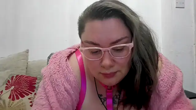 Bustycurves online show from 11/04/25, 10:24