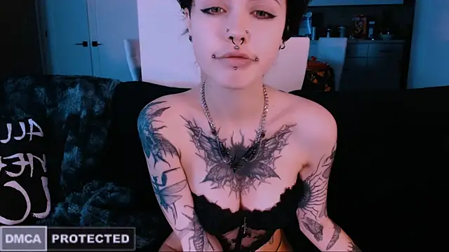 Snapshot of NaughtyLittleFox chatting on 12/22/25, 04:01 NaughtyLittleFox online show from 12/22/25, 04:01