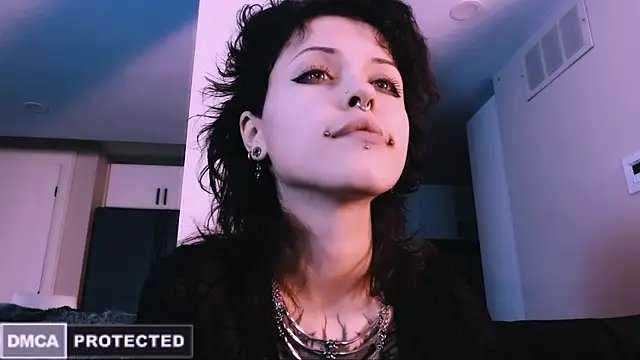 Snapshot of NaughtyLittleFox chatting on 11/30/25, 05:08 NaughtyLittleFox online show from 11/30/25, 05:08